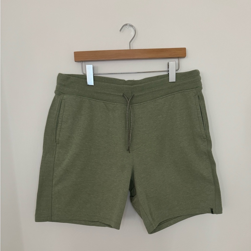 Men’s Mountain Hardware Firetower shorts. XL. Green/Field